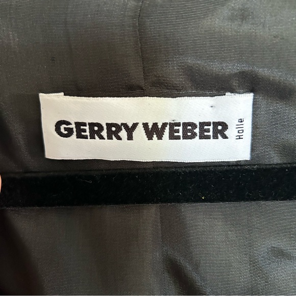 GERRY WEBER Vintage 1990s Velvet Captain’s Jacket with Gold & Black Buttons - Picture 6 of 6